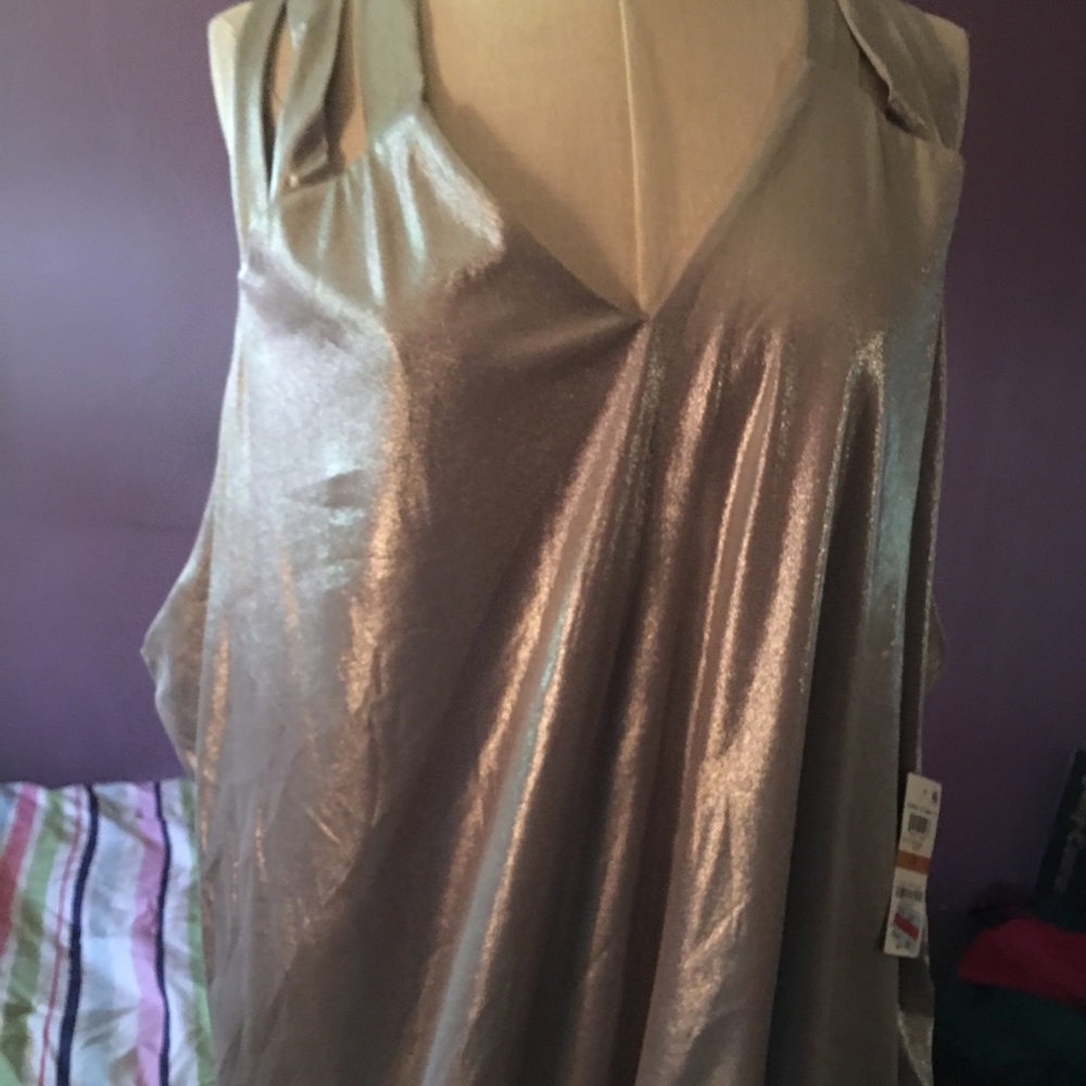 Beautiful INC tops in gold and silver!